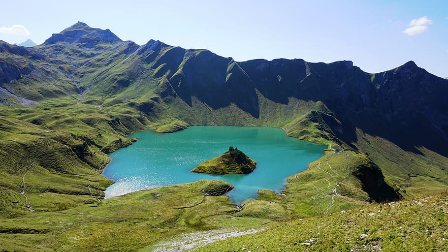 Detection of a meteorite Lake